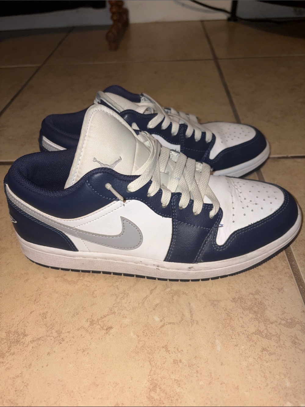 Nike Men's Low Top Athletic Sneakers in Navy, White, Gray
